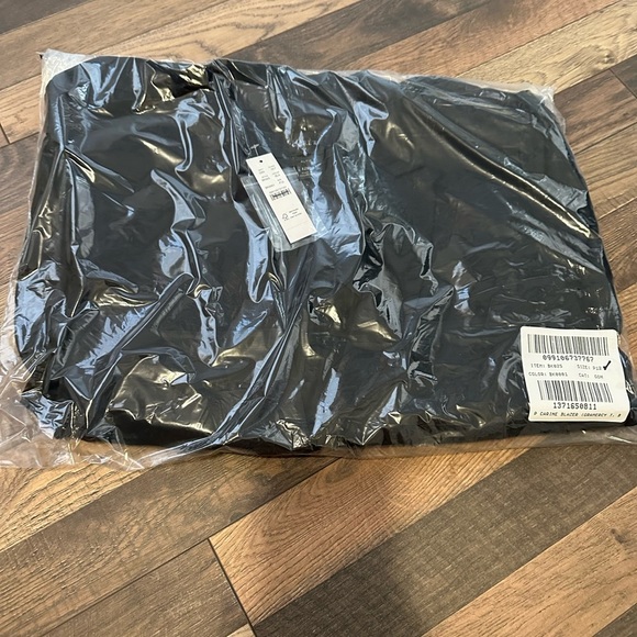 Jcrew Alfie blazer in Gramercy twill
Item BK024 Size P12 - Picture 2 of 2